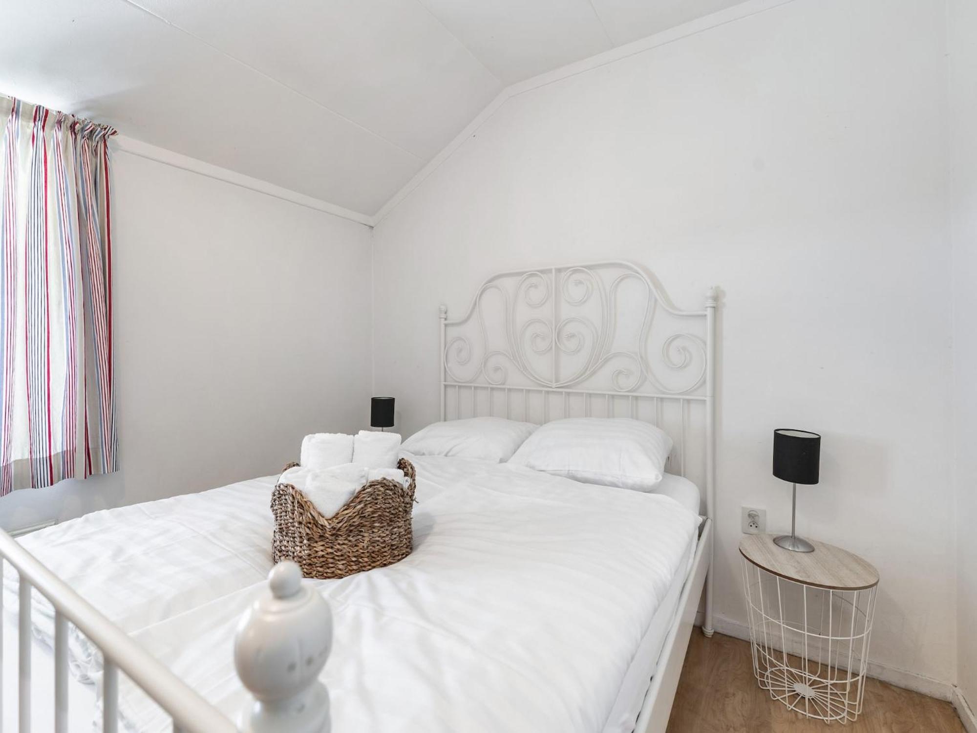 Vakantiehuis Homes In With A Picturesque Garden *