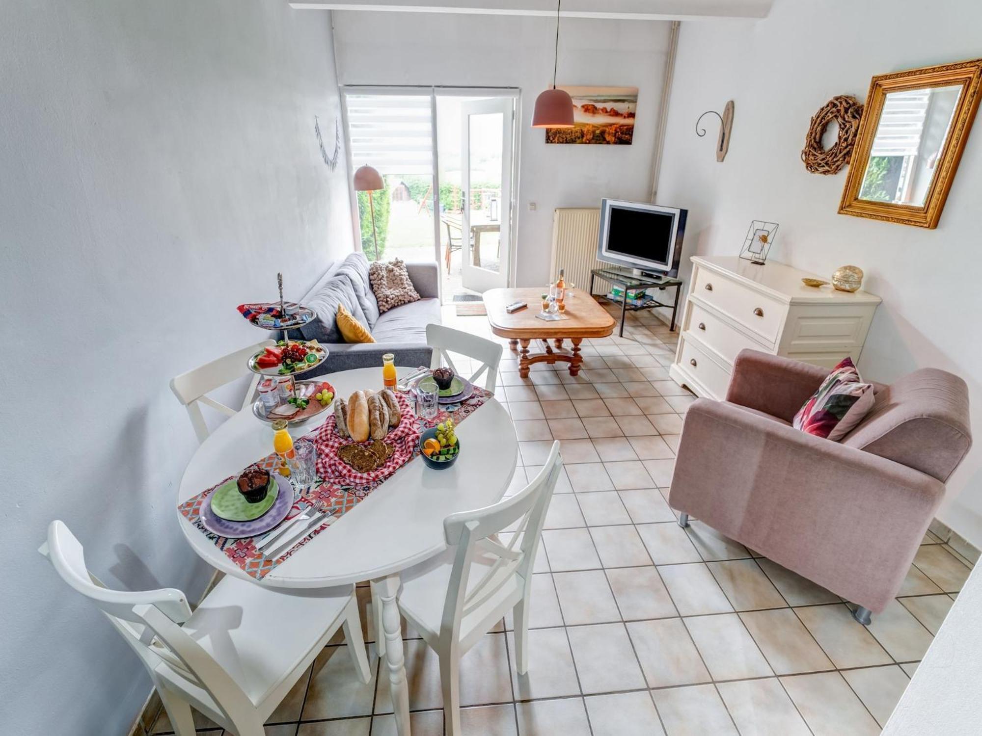 Homes In With A Picturesque Garden